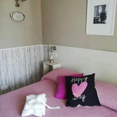 Sweet Two Steps From The Ruins... פומפיי