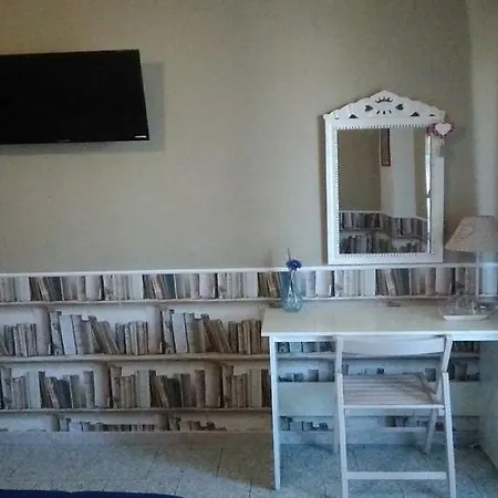 Sweet Two Steps From The Ruins... לינה וארוחת בוקר