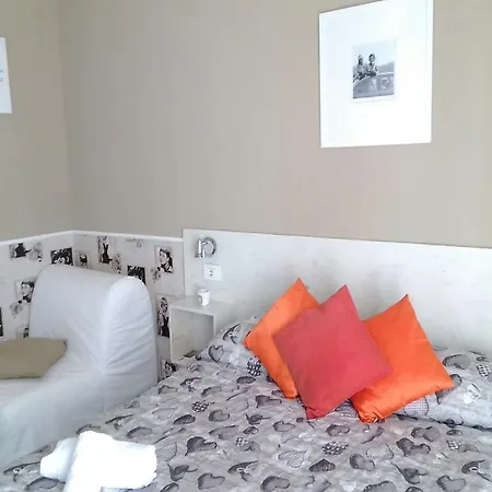 Sweet Two Steps From The Ruins... לינה וארוחת בוקר 3*