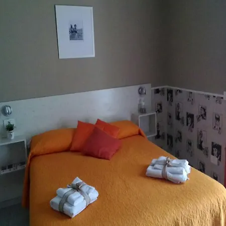 Sweet Two Steps From The Ruins... לינה וארוחת בוקר פומפיי