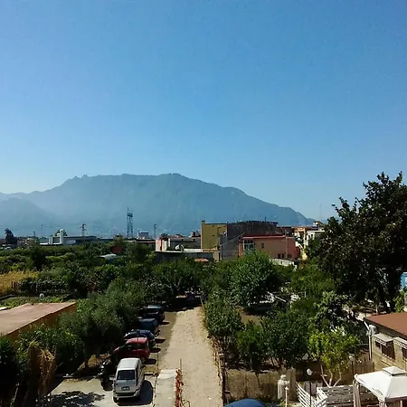 Sweet Two Steps From The Ruins... לינה וארוחת בוקר 3*