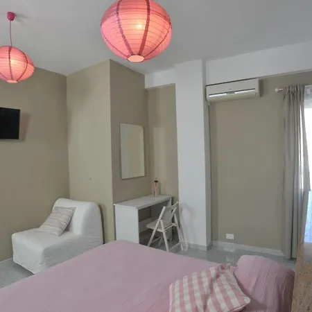 Sweet Two Steps From The Ruins... לינה וארוחת בוקר