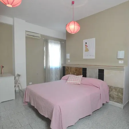 Sweet Two Steps From The Ruins... לינה וארוחת בוקר פומפיי