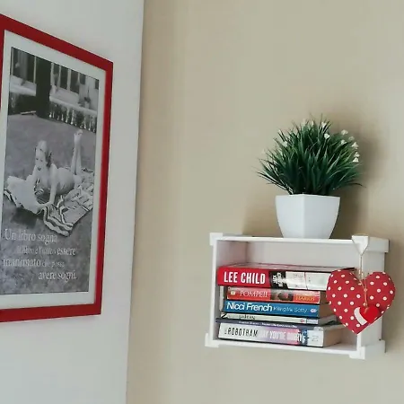 Sweet Two Steps From The Ruins... פומפיי