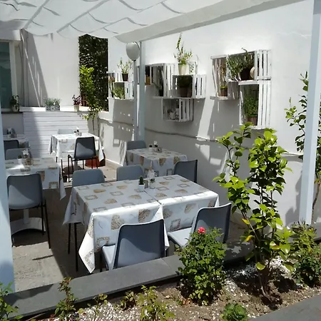 Sweet Two Steps From The Ruins... B&B