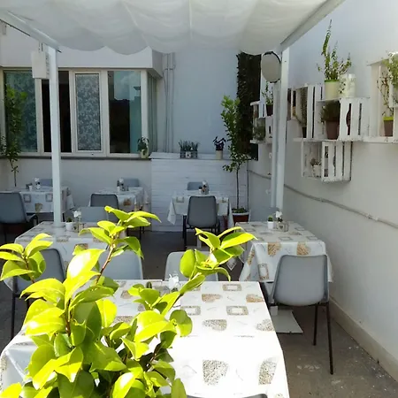 Couette-café Sweet Two Steps From The Ruins... 3*