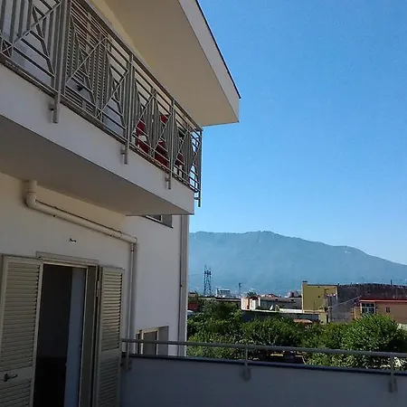 Sweet Two Steps From The Ruins... Couette-café 3*