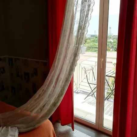 Sweet Two Steps From The Ruins... Couette-café